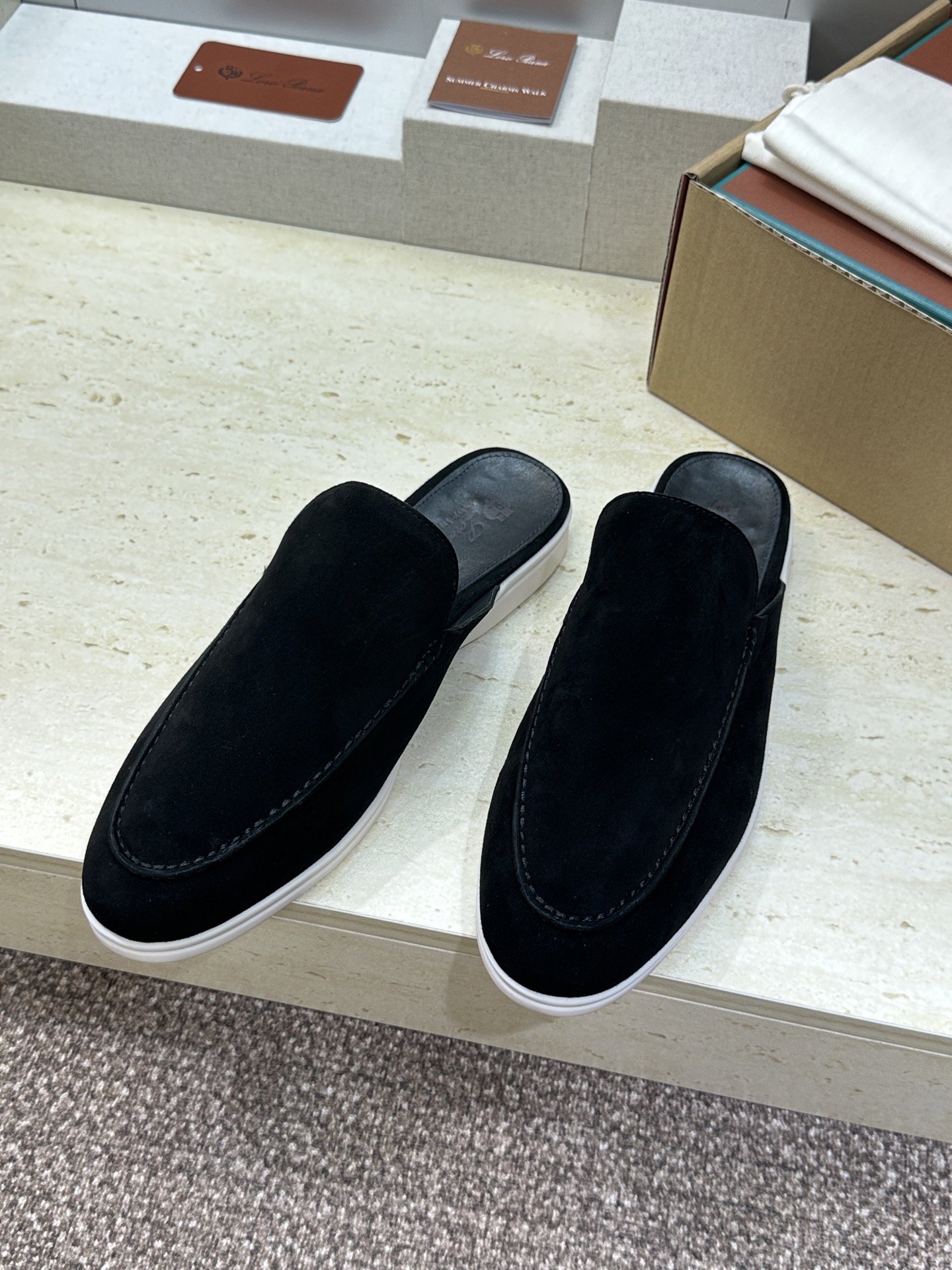 (配全套飞机盒)LORO PIANA 诺悠.翩雅 经典春夏果冻色平底穆勒凉拖男鞋 LP字母logo糖果色