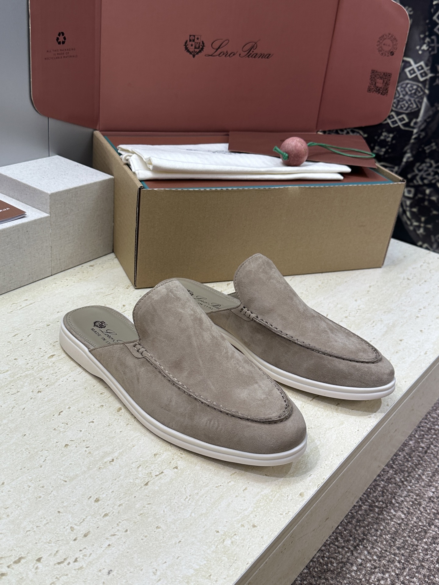 (配全套飞机盒)LORO PIANA 诺悠.翩雅 经典春夏果冻色平底穆勒凉拖男鞋 LP字母logo糖果色