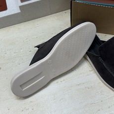 (配全套飞机盒)LORO PIANA 诺悠.翩雅 经典春夏果冻色平底穆勒凉拖男鞋 LP字母logo糖果色 (配全套飞机盒)LORO PIANA 诺悠.翩雅 经典春夏果冻色平底穆勒凉拖男鞋 LP字母logo糖果色