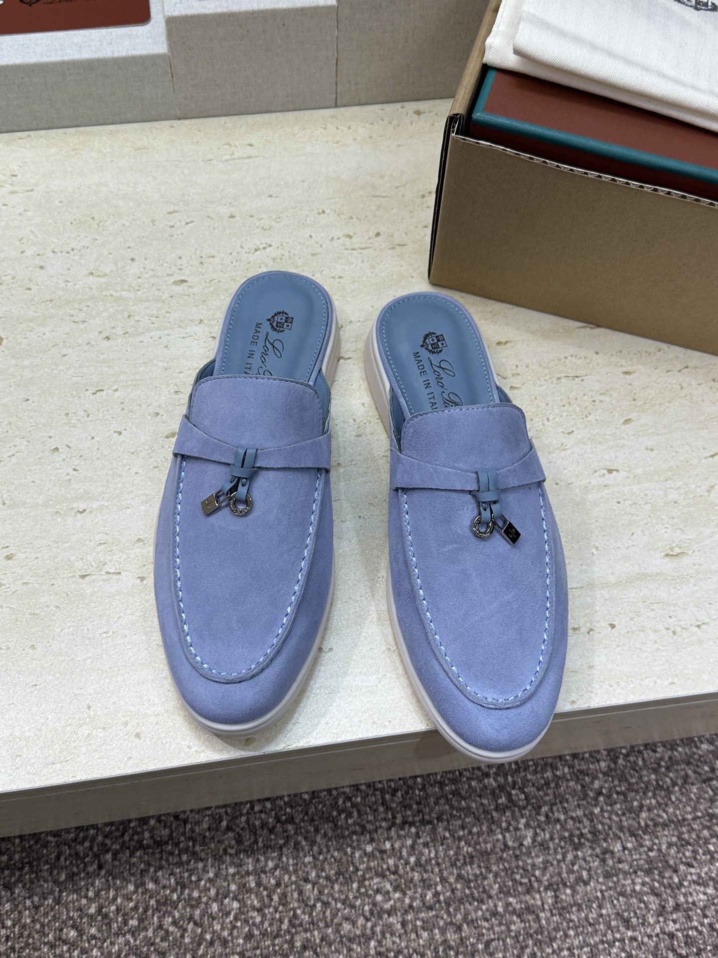 (配全套飞机盒)LORO PIANA 诺悠.翩雅 经典春夏果冻色平底流苏穆勒凉拖女鞋 LP字母logo五