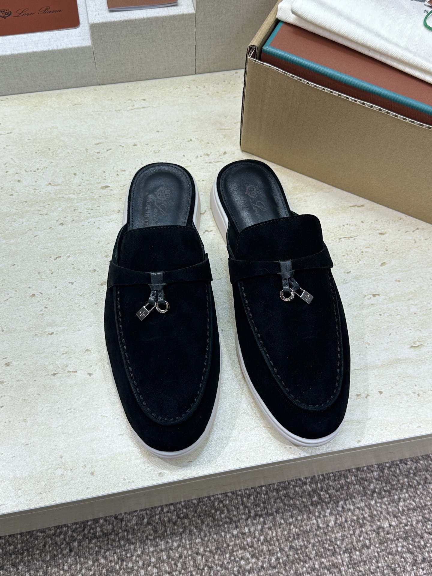 (配全套飞机盒)LORO PIANA 诺悠.翩雅 经典春夏果冻色平底流苏穆勒凉拖女鞋 LP字母logo五