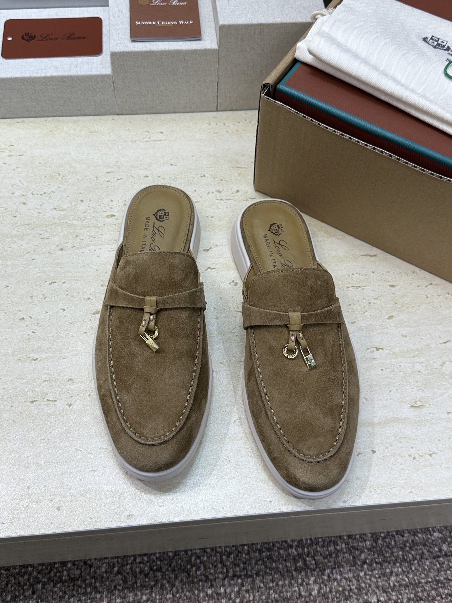 (配全套飞机盒)LORO PIANA 诺悠.翩雅 经典春夏果冻色平底流苏穆勒凉拖女鞋 LP字母logo五