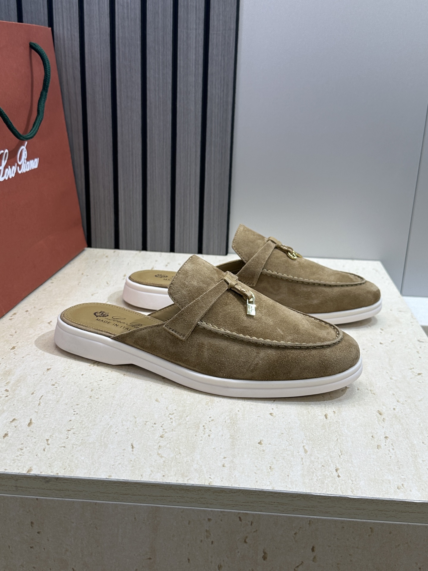 (配全套飞机盒)LORO PIANA 诺悠.翩雅 经典春夏果冻色平底流苏穆勒凉拖女鞋 LP字母logo五