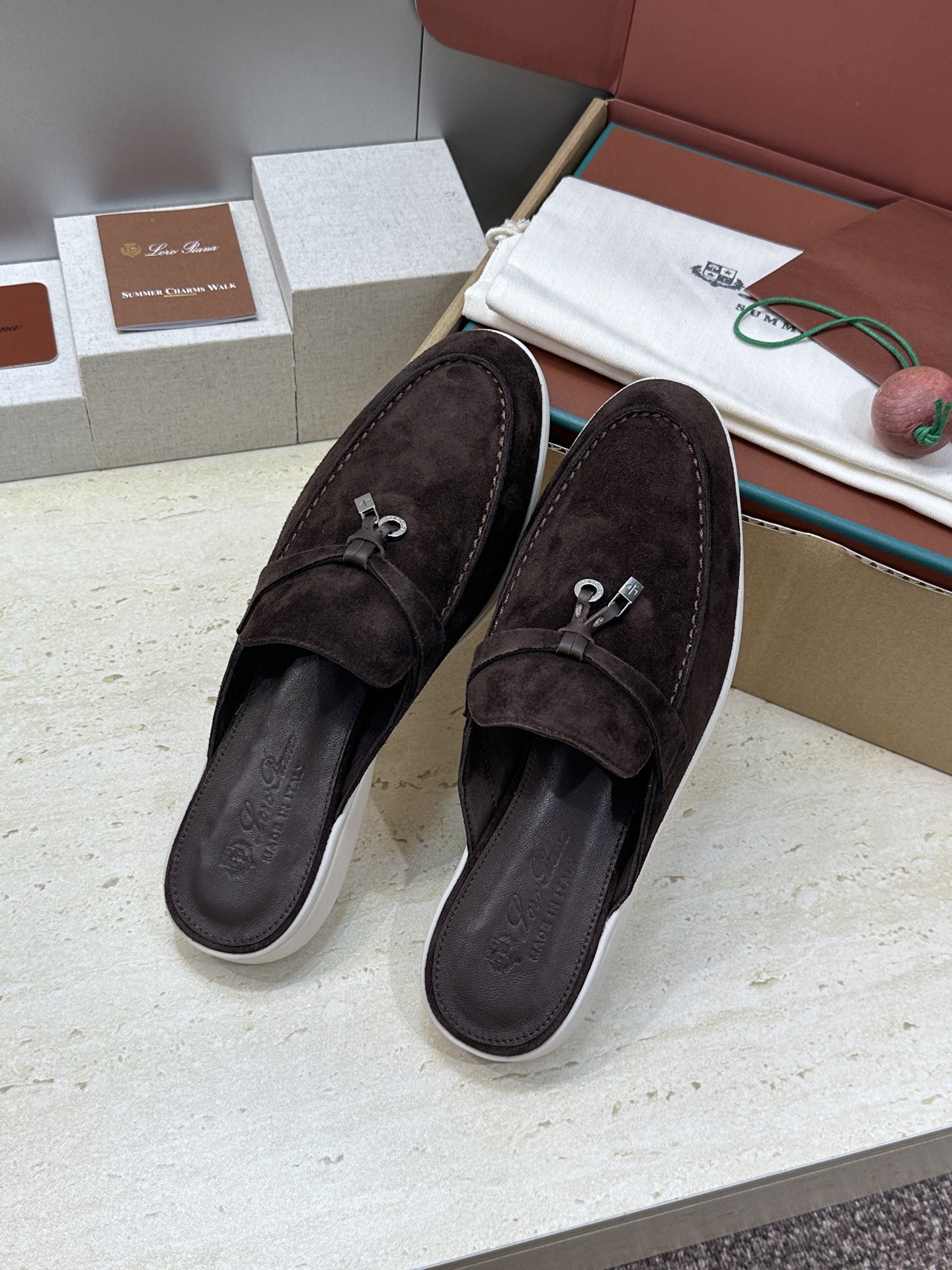 (配全套飞机盒)LORO PIANA 诺悠.翩雅 经典春夏果冻色平底流苏穆勒凉拖女鞋 LP字母logo五