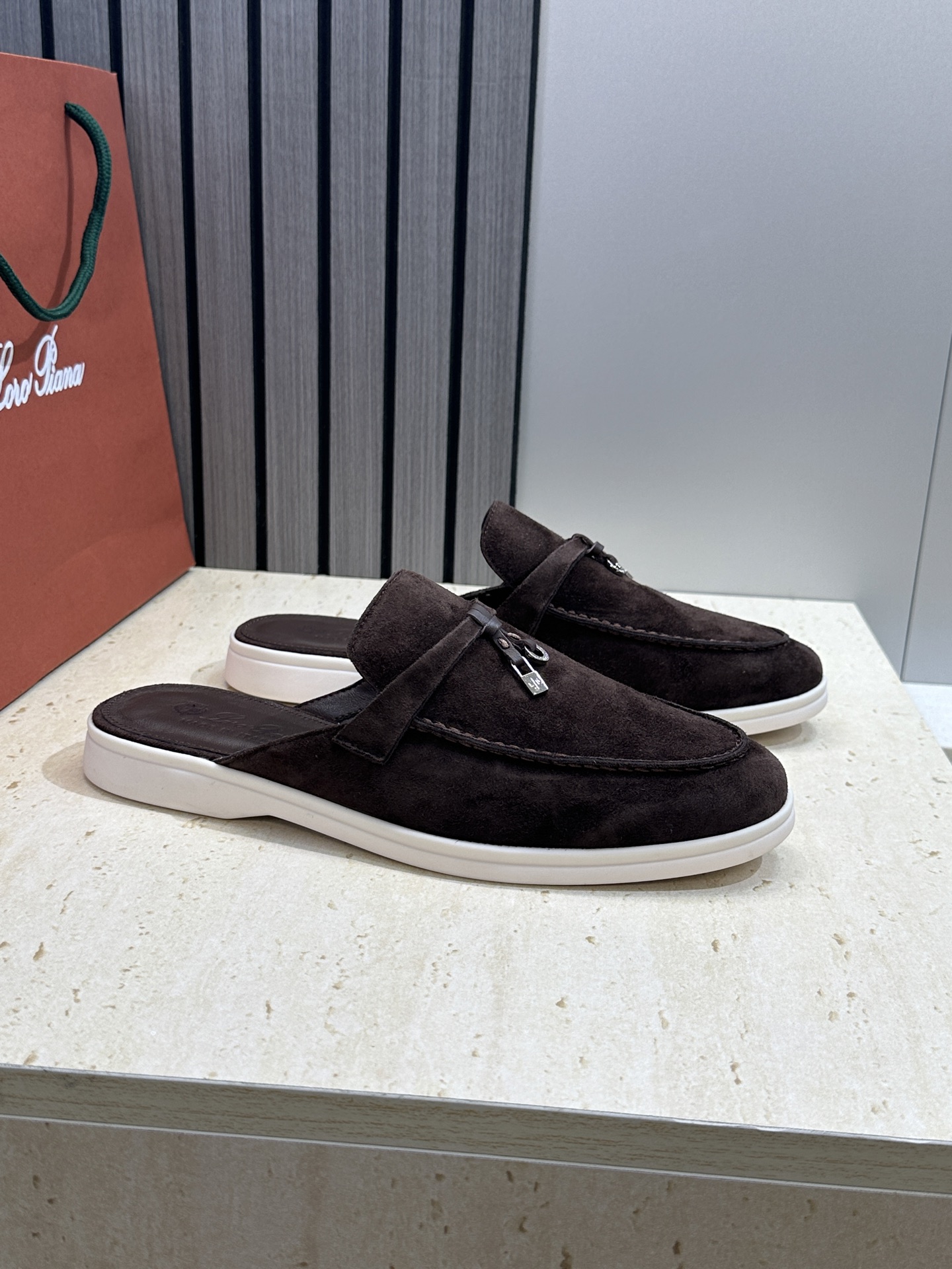 (配全套飞机盒)LORO PIANA 诺悠.翩雅 经典春夏果冻色平底流苏穆勒凉拖女鞋 LP字母logo五