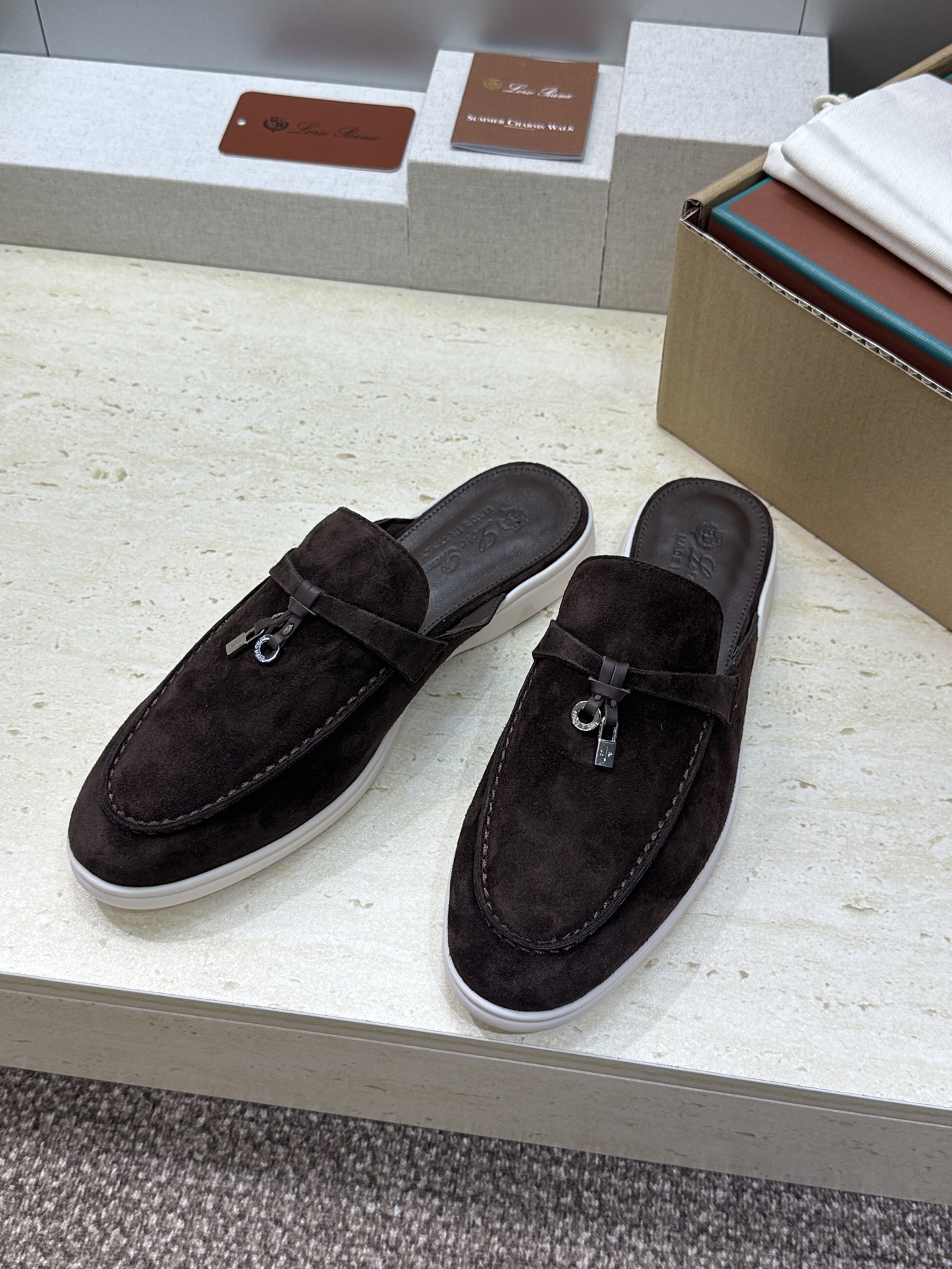(配全套飞机盒)LORO PIANA 诺悠.翩雅 经典春夏果冻色平底流苏穆勒凉拖女鞋 LP字母logo五