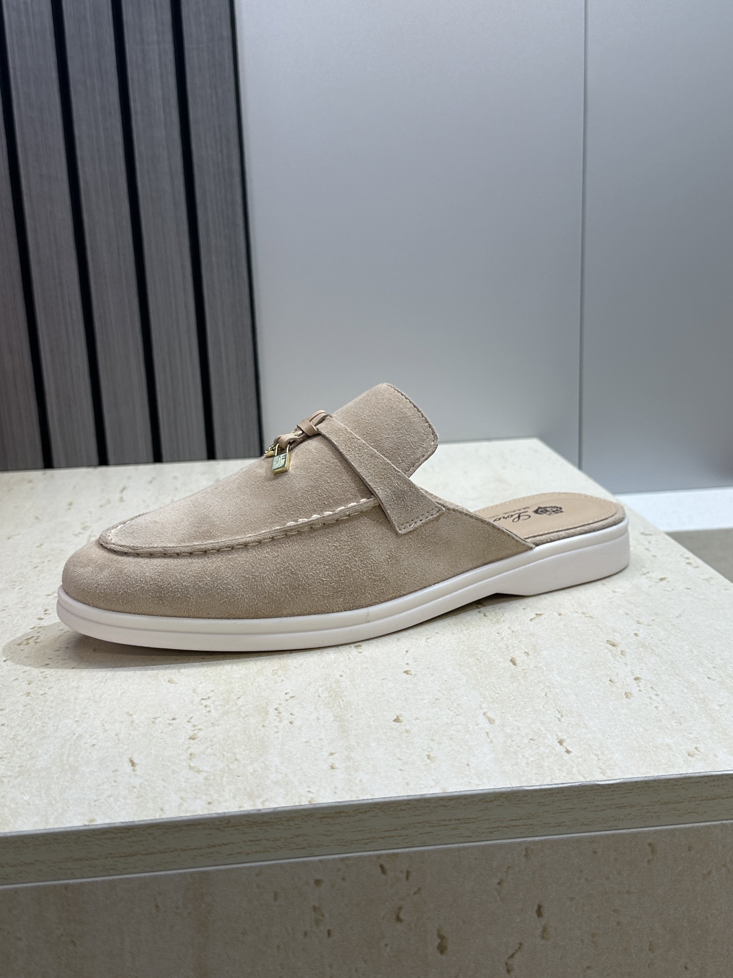 (配全套飞机盒)LORO PIANA 诺悠.翩雅 经典春夏果冻色平底流苏穆勒凉拖女鞋 LP字母logo五