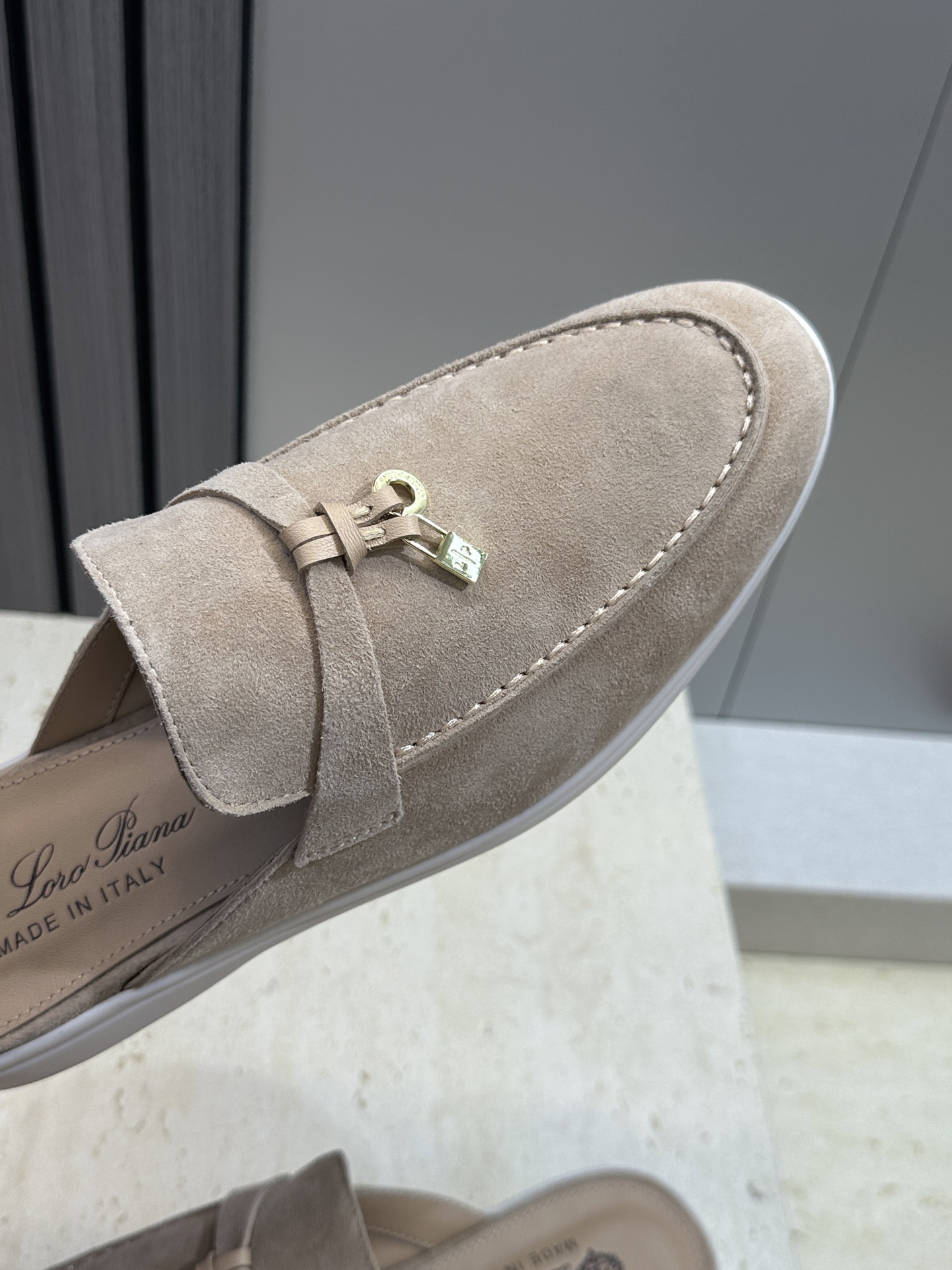 (配全套飞机盒)LORO PIANA 诺悠.翩雅 经典春夏果冻色平底流苏穆勒凉拖女鞋 LP字母logo五