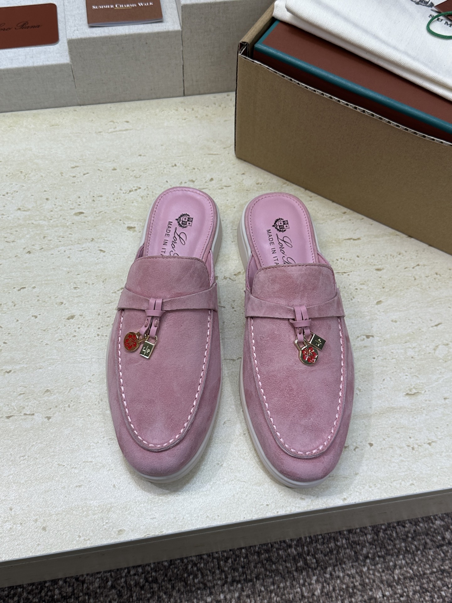 (配全套飞机盒)LORO PIANA 诺悠.翩雅 经典春夏果冻色平底流苏穆勒凉拖女鞋 LP字母logo五