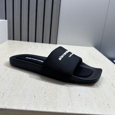 Alexander Wang 2026春夏新款平底沙滩女鞋 亚历山大 .王明星同款字母logo厚底方头露 Alexander Wang 2026春夏新款平底沙滩女鞋 亚历山大 .王明星同款字母logo厚底方头露