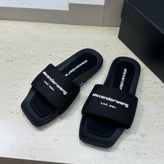 Alexander Wang 2026春夏新款平底沙滩女鞋 亚历山大 .王明星同款字母logo厚底方头露 Alexander Wang 2026春夏新款平底沙滩女鞋 亚历山大 .王明星同款字母logo厚底方头露