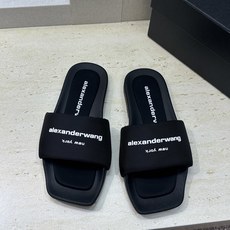 Alexander Wang 2026春夏新款平底沙滩女鞋 亚历山大 .王明星同款字母logo厚底方头露 Alexander Wang 2026春夏新款平底沙滩女鞋 亚历山大 .王明星同款字母logo厚底方头露