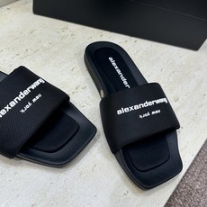 Alexander Wang 2026春夏新款平底沙滩女鞋 亚历山大 .王明星同款字母logo厚底方头露 Alexander Wang 2026春夏新款平底沙滩女鞋 亚历山大 .王明星同款字母logo厚底方头露