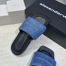 Alexanderwang 2026春夏新款水钻女鞋 亚历山大.王 字母logo平底方头露趾凉拖鞋材质: Alexanderwang 2026春夏新款水钻女鞋 亚历山大.王 字母logo平底方头露趾凉拖鞋材质: