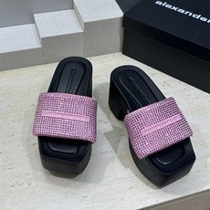 Alexander Wang 2026春夏新款粗跟水钻女鞋 亚历山大 .王明星同款字母logo厚底方头露 Alexander Wang 2026春夏新款粗跟水钻女鞋 亚历山大 .王明星同款字母logo厚底方头露