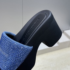 Alexander Wang 2026春夏新款粗跟水钻女鞋 亚历山大 .王明星同款字母logo厚底方头露 Alexander Wang 2026春夏新款粗跟水钻女鞋 亚历山大 .王明星同款字母logo厚底方头露
