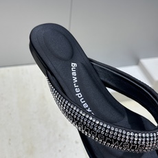 Alexanderwang 2026春夏新款水钻人字拖沙滩女鞋 亚历山大.王 字母logo平底方头夹趾凉 Alexanderwang 2026春夏新款水钻人字拖沙滩女鞋 亚历山大.王 字母logo平底方头夹趾凉