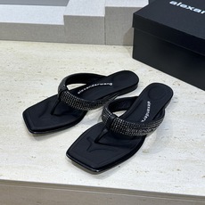 Alexanderwang 2026春夏新款水钻人字拖沙滩女鞋 亚历山大.王 字母logo平底方头夹趾凉 Alexanderwang 2026春夏新款水钻人字拖沙滩女鞋 亚历山大.王 字母logo平底方头夹趾凉