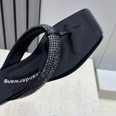 Alexanderwang 2026春夏新款水钻人字拖沙滩女鞋 亚历山大.王 字母logo平底方头夹趾凉 Alexanderwang 2026春夏新款水钻人字拖沙滩女鞋 亚历山大.王 字母logo平底方头夹趾凉