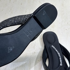 Alexanderwang 2026春夏新款水钻人字拖沙滩女鞋 亚历山大.王 字母logo平底方头夹趾凉 Alexanderwang 2026春夏新款水钻人字拖沙滩女鞋 亚历山大.王 字母logo平底方头夹趾凉