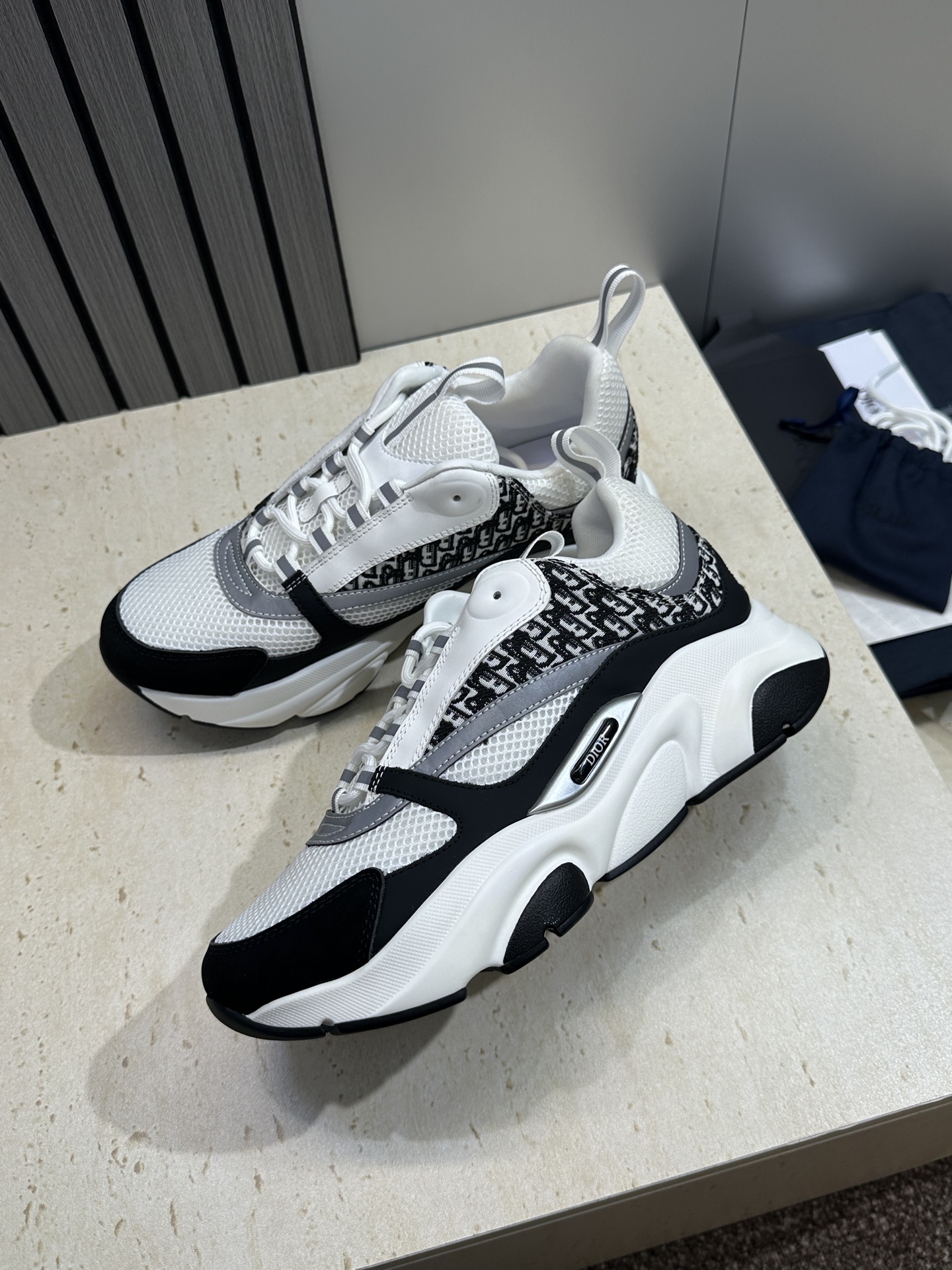 顶级版本 Dior Homme sneaker B22 男士运动休闲鞋新颜色，火爆ing的Dior B2