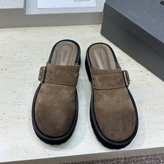 BALENCIAGA 2026春夏新款低跟勃肯女鞋 巴黎世家字母logo五金扣厚底圆头穆勒凉拖鞋材质: BALENCIAGA 2026春夏新款低跟勃肯女鞋 巴黎世家字母logo五金扣厚底圆头穆勒凉拖鞋材质:
