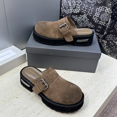 BALENCIAGA 2026春夏新款低跟勃肯女鞋 巴黎世家字母logo五金扣厚底圆头穆勒凉拖鞋材质: BALENCIAGA 2026春夏新款低跟勃肯女鞋 巴黎世家字母logo五金扣厚底圆头穆勒凉拖鞋材质: