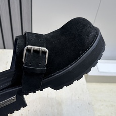 BALENCIAGA 2026春夏新款低跟勃肯女鞋 巴黎世家字母logo五金扣厚底圆头穆勒凉拖鞋材质: BALENCIAGA 2026春夏新款低跟勃肯女鞋 巴黎世家字母logo五金扣厚底圆头穆勒凉拖鞋材质: