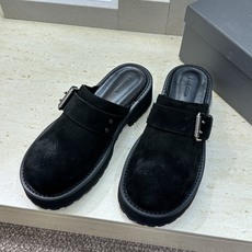 BALENCIAGA 2026春夏新款低跟勃肯女鞋 巴黎世家字母logo五金扣厚底圆头穆勒凉拖鞋材质: BALENCIAGA 2026春夏新款低跟勃肯女鞋 巴黎世家字母logo五金扣厚底圆头穆勒凉拖鞋材质: