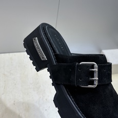 BALENCIAGA 2026春夏新款低跟勃肯女鞋 巴黎世家字母logo五金扣厚底圆头穆勒凉拖鞋材质: BALENCIAGA 2026春夏新款低跟勃肯女鞋 巴黎世家字母logo五金扣厚底圆头穆勒凉拖鞋材质: