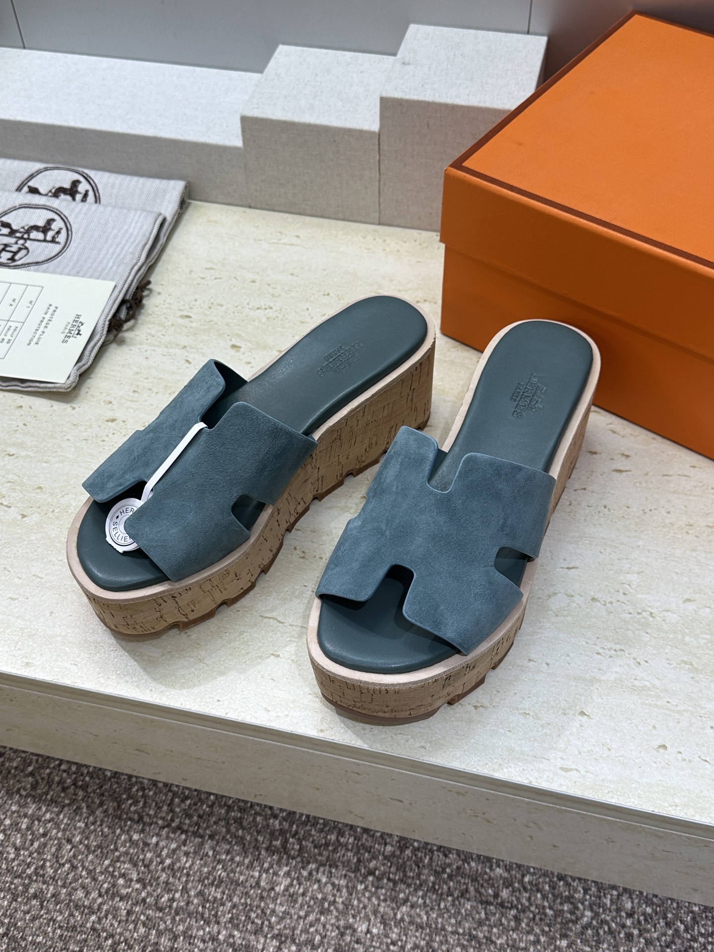 Hermes 爱马仕 春夏经典款 Eze 厚底拼色坡跟女鞋 H家字母logo“H”型鞋面防水台高跟凉拖鞋
