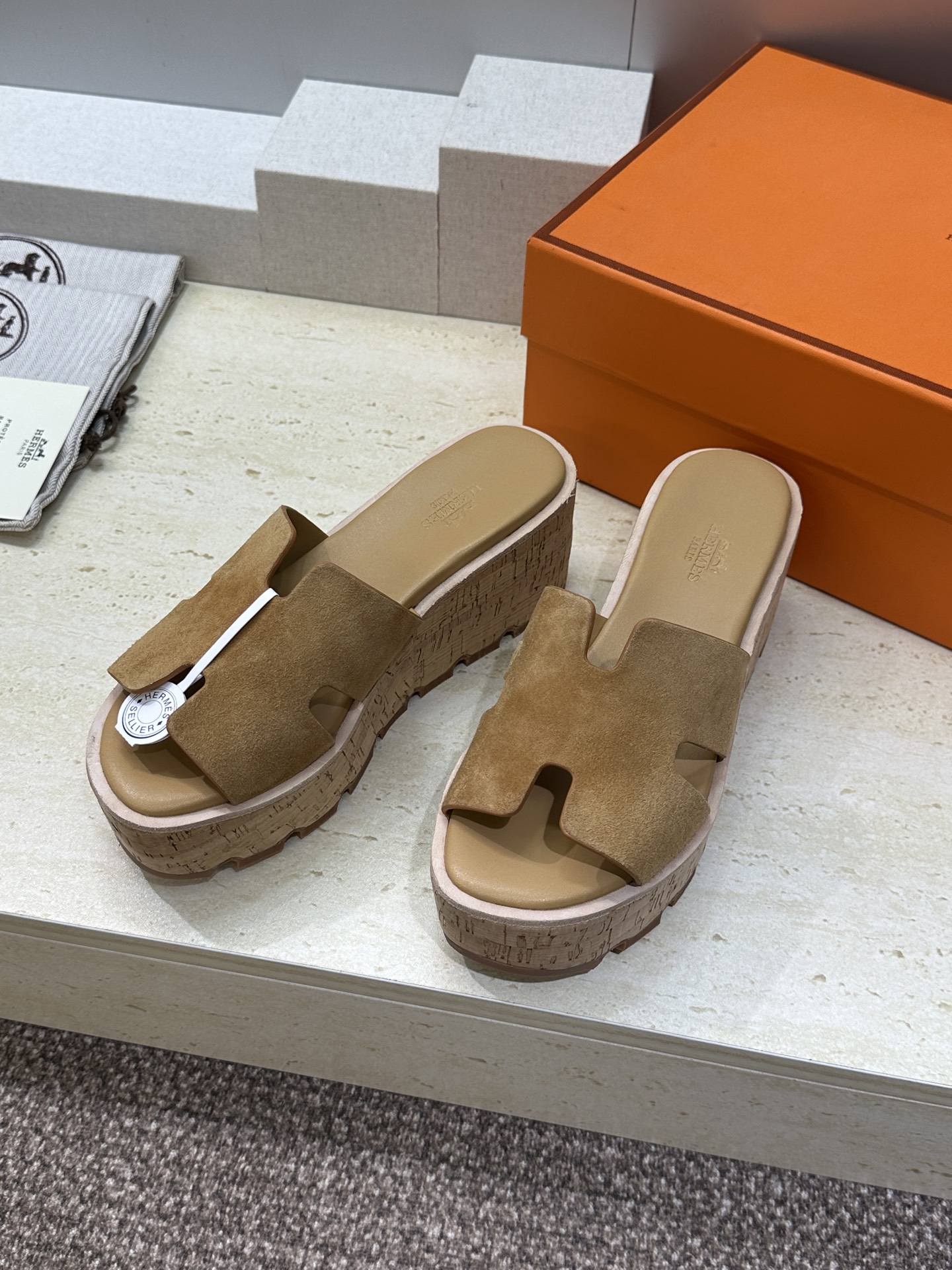 Hermes 爱马仕 春夏经典款 Eze 厚底拼色坡跟女鞋 H家字母logo“H”型鞋面防水台高跟凉拖鞋