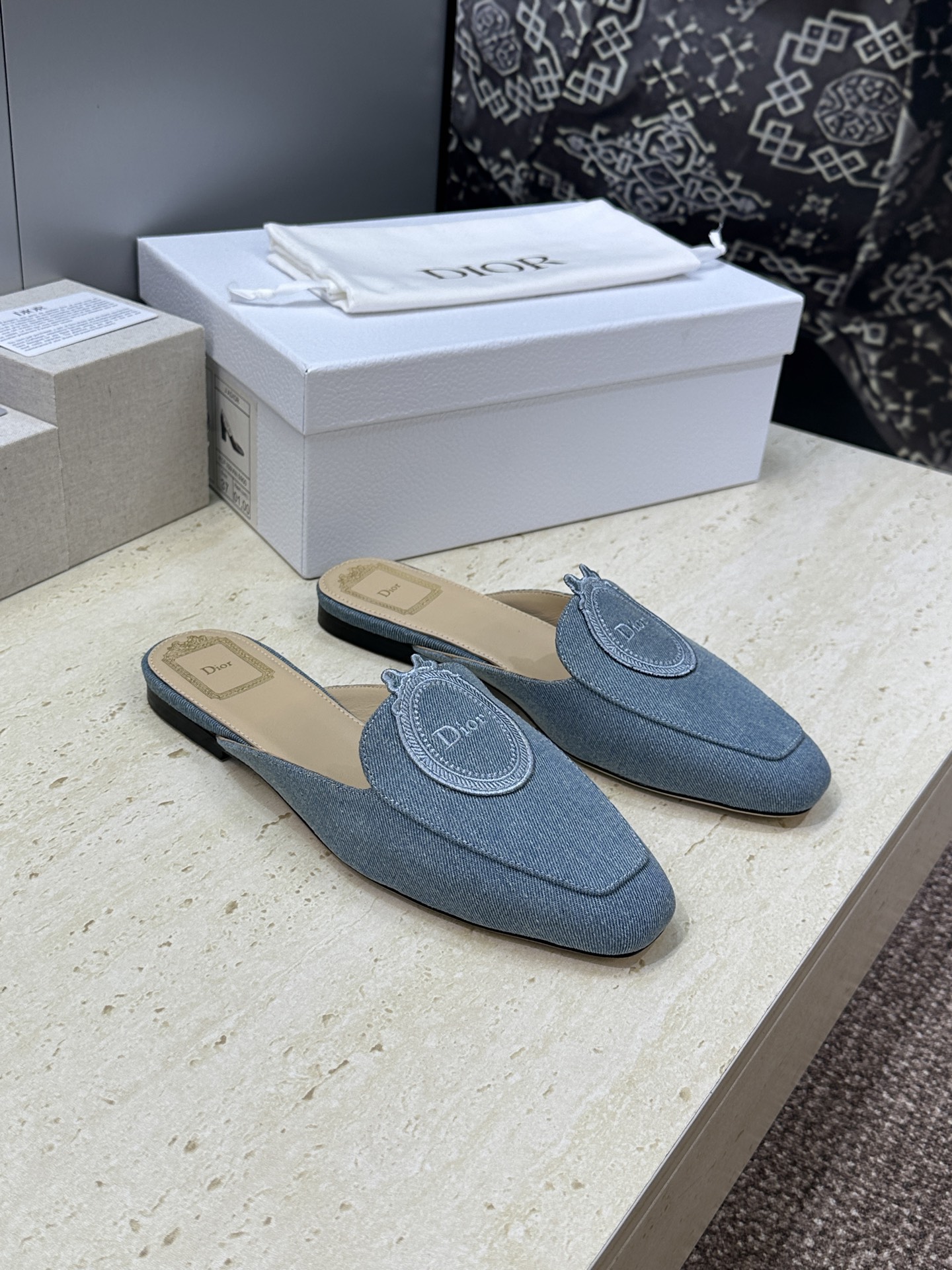 迪奥 Dior 2026春夏新款Medaillon果冻色穆勒女鞋 CD字母logo立体徽章刺绣平底方头凉