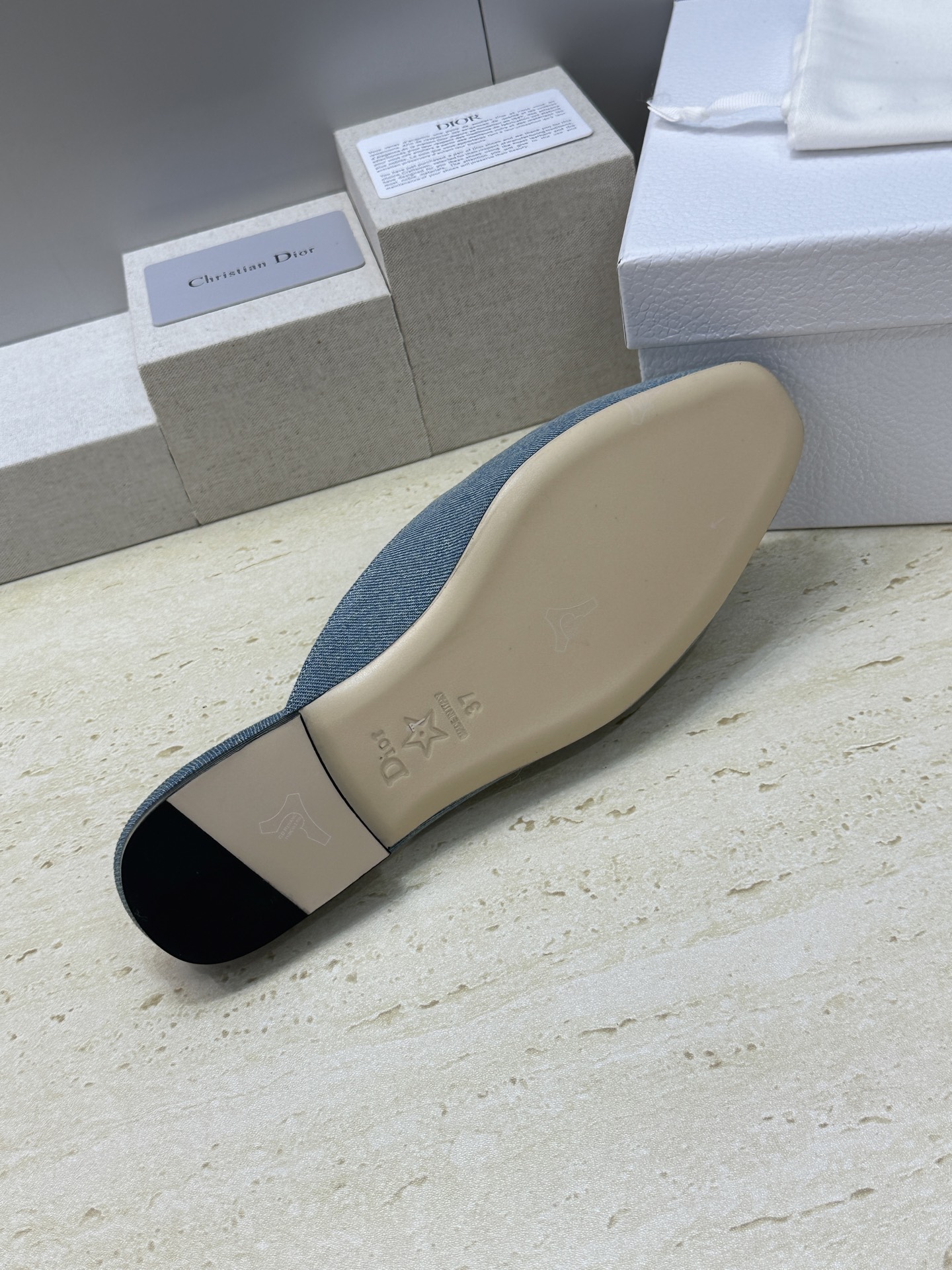 迪奥 Dior 2026春夏新款Medaillon果冻色穆勒女鞋 CD字母logo立体徽章刺绣平底方头凉
