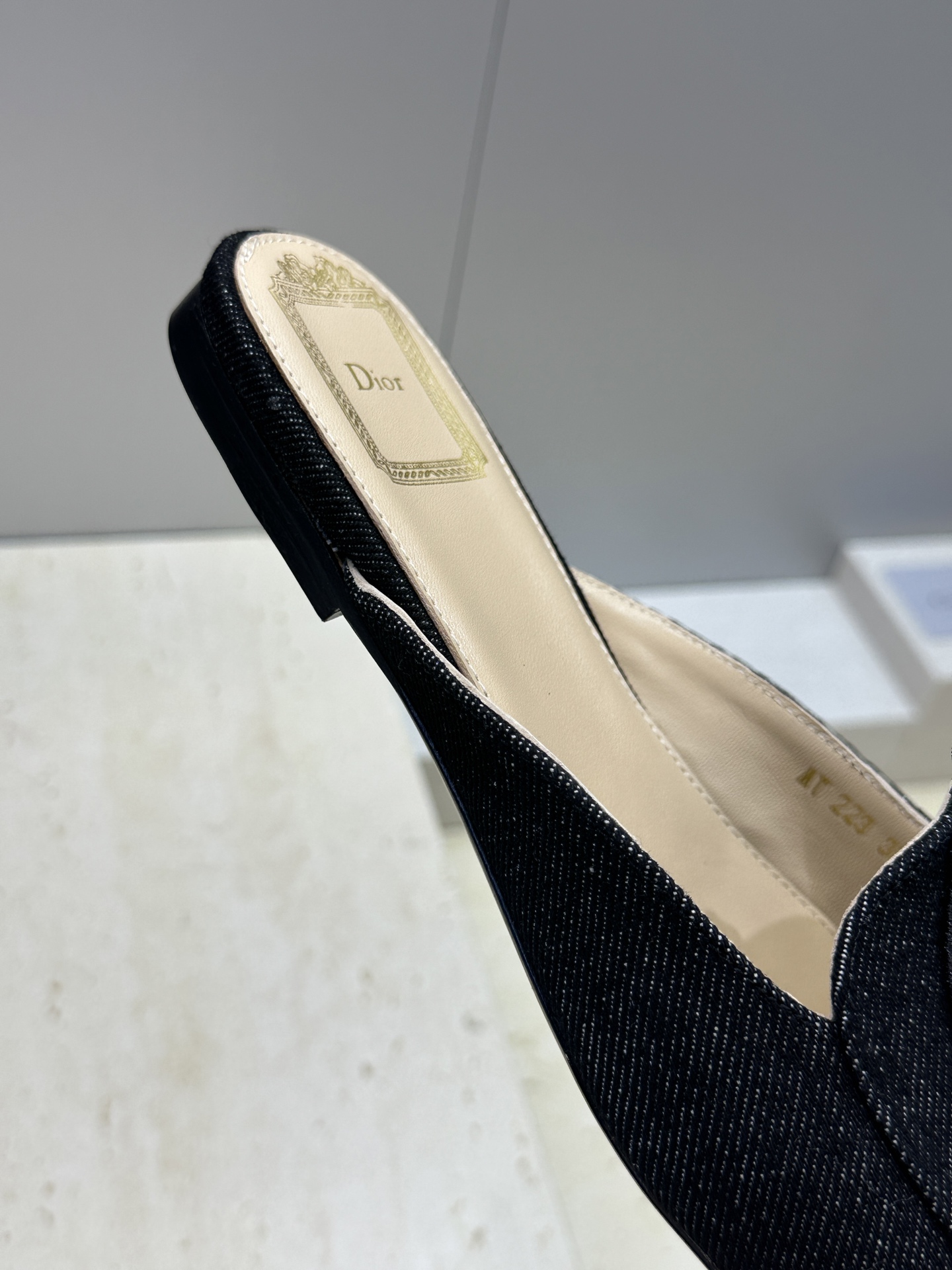 迪奥 Dior 2026春夏新款Medaillon果冻色穆勒女鞋 CD字母logo立体徽章刺绣平底方头凉