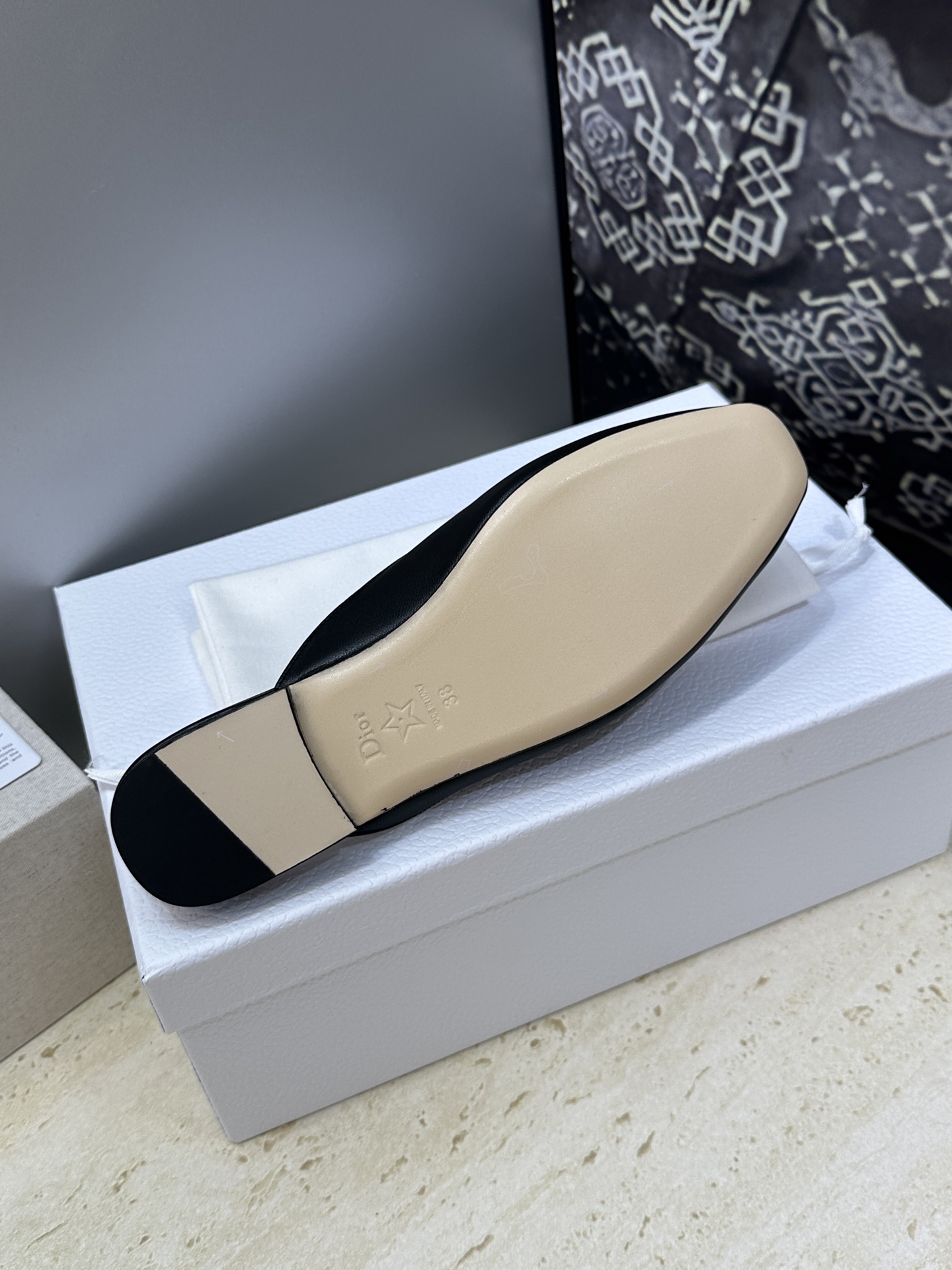 迪奥 Dior 2026春夏新款Medaillon果冻色穆勒女鞋 CD字母logo立体徽章刺绣平底方头凉