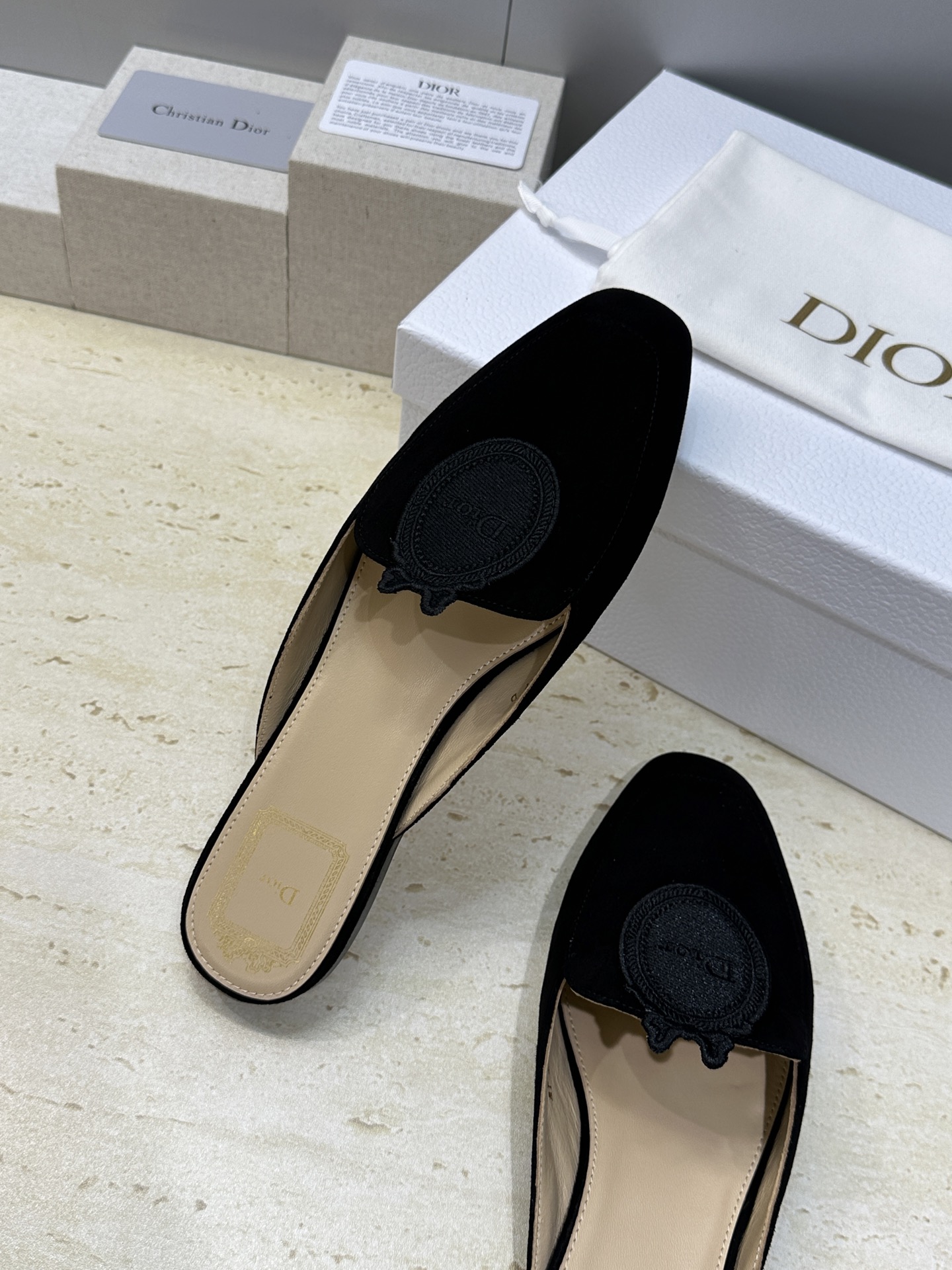迪奥 Dior 2026春夏新款Medaillon果冻色穆勒女鞋 CD字母logo立体徽章刺绣平底方头凉