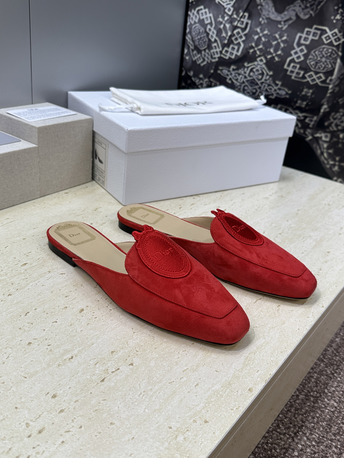 迪奥 Dior 2026春夏新款Medaillon果冻色穆勒女鞋 CD字母logo立体徽章刺绣平底方头凉