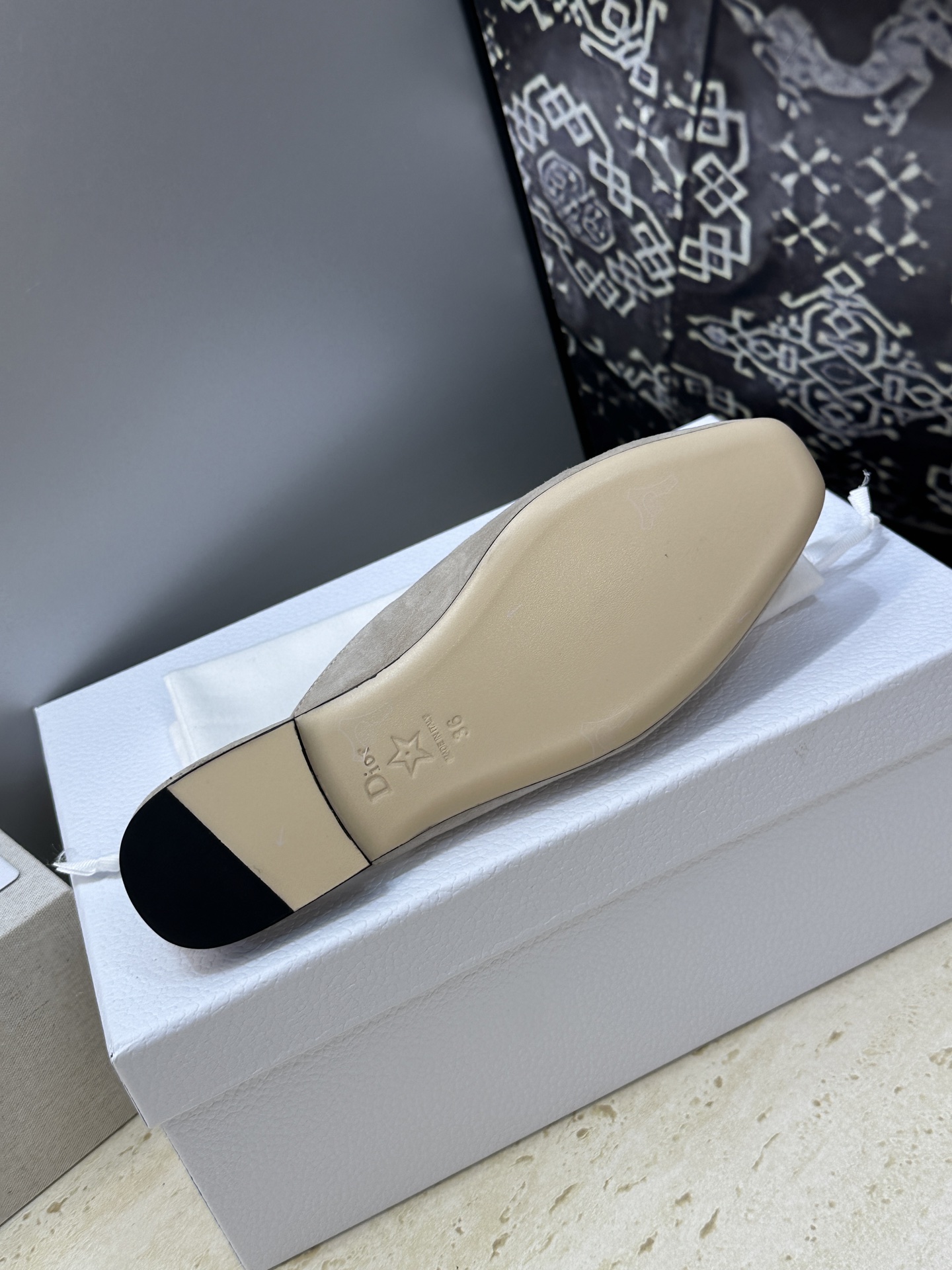 迪奥 Dior 2026春夏新款Medaillon果冻色穆勒女鞋 CD字母logo立体徽章刺绣平底方头凉