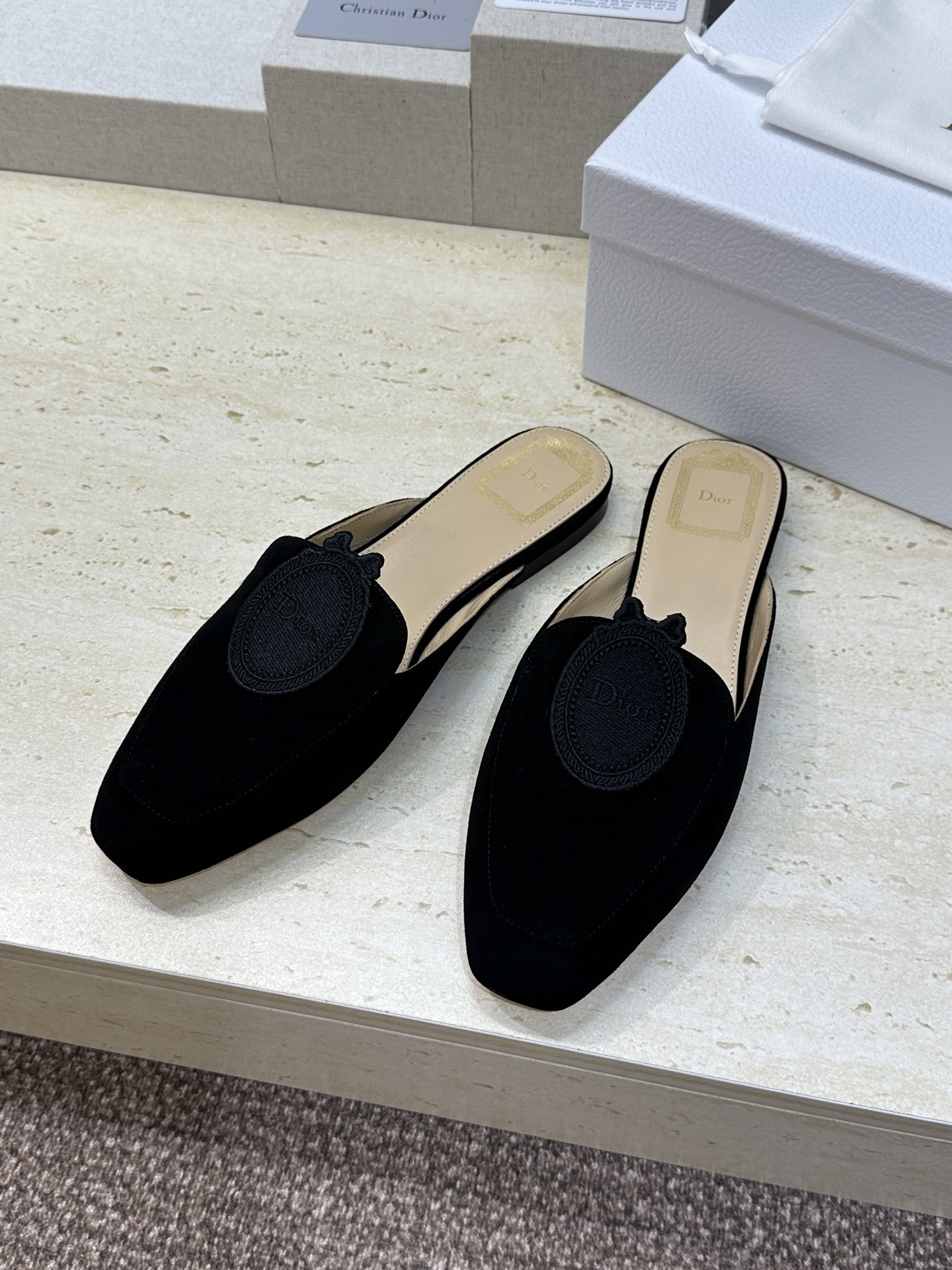 迪奥 Dior 2026春夏新款Medaillon果冻色穆勒女鞋 CD字母logo立体徽章刺绣平底方头凉