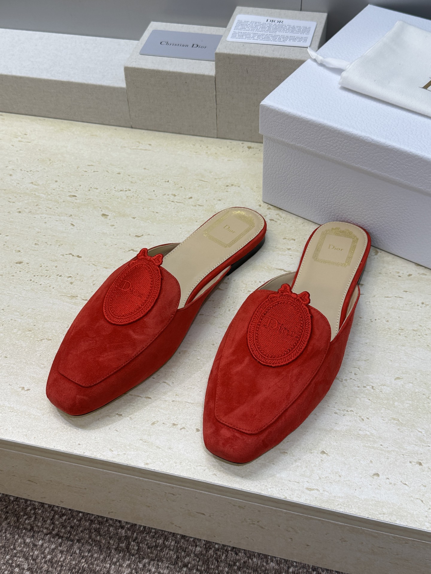 迪奥 Dior 2026春夏新款Medaillon果冻色穆勒女鞋 CD字母logo立体徽章刺绣平底方头凉