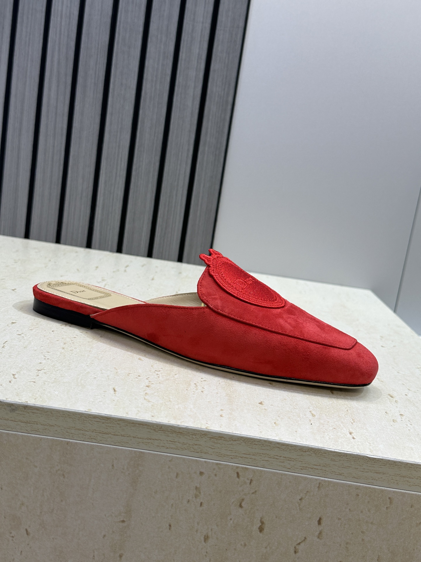 迪奥 Dior 2026春夏新款Medaillon果冻色穆勒女鞋 CD字母logo立体徽章刺绣平底方头凉