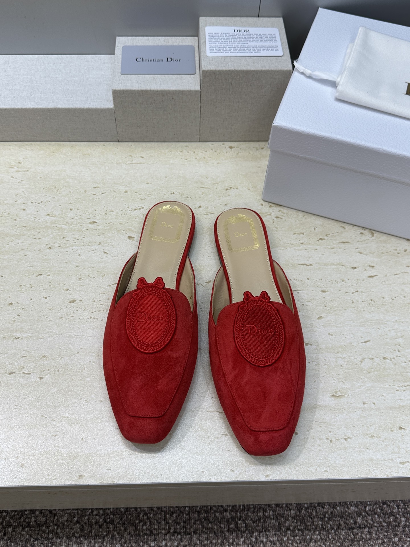 迪奥 Dior 2026春夏新款Medaillon果冻色穆勒女鞋 CD字母logo立体徽章刺绣平底方头凉