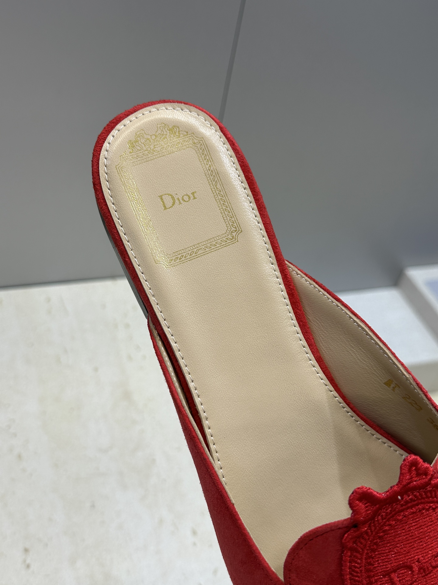 迪奥 Dior 2026春夏新款Medaillon果冻色穆勒女鞋 CD字母logo立体徽章刺绣平底方头凉