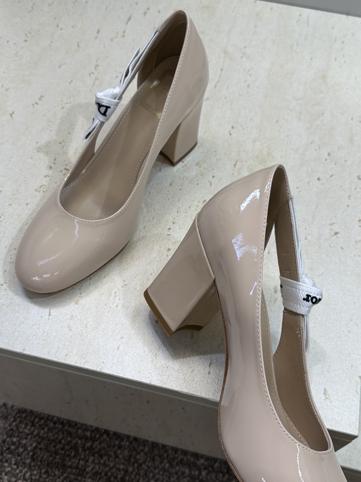 顶级版 J'ADIOR 迪奥 Dior 2026 早春新款高定系列蝴蝶结织带拼色粗跟玛丽珍娃娃女鞋  明