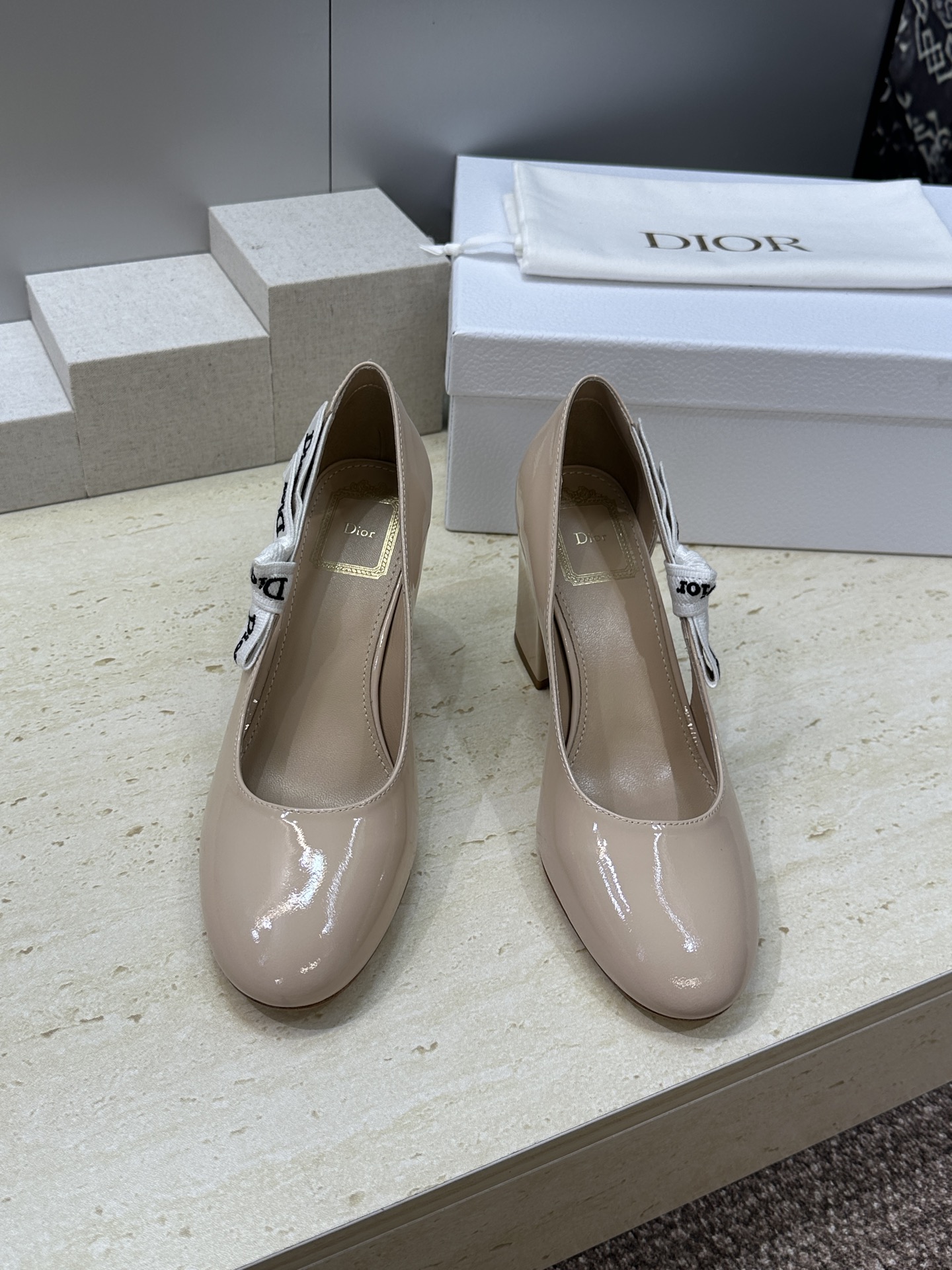 顶级版 J'ADIOR 迪奥 Dior 2026 早春新款高定系列蝴蝶结织带拼色粗跟玛丽珍娃娃女鞋  明