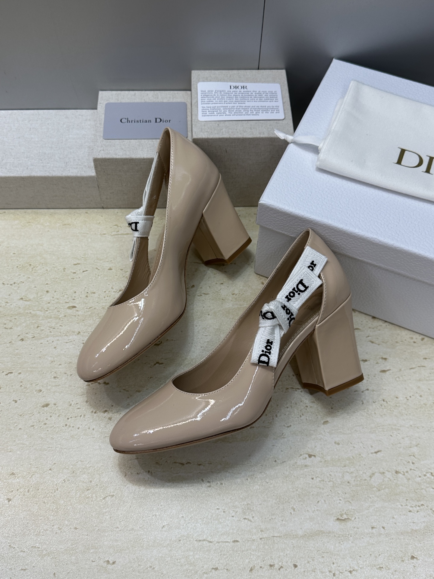顶级版 J'ADIOR 迪奥 Dior 2026 早春新款高定系列蝴蝶结织带拼色粗跟玛丽珍娃娃女鞋  明