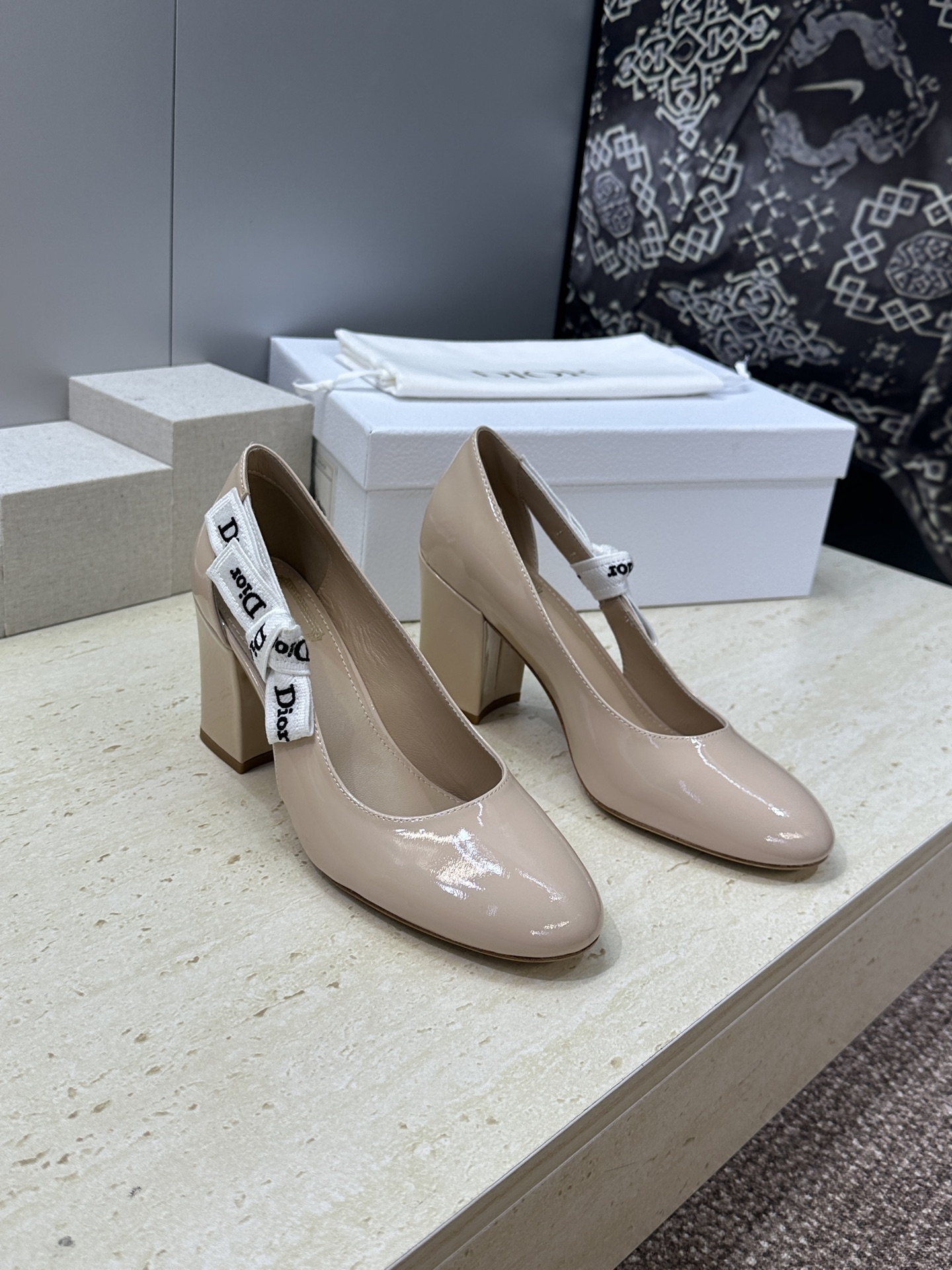 顶级版 J'ADIOR 迪奥 Dior 2026 早春新款高定系列蝴蝶结织带拼色粗跟玛丽珍娃娃女鞋  明