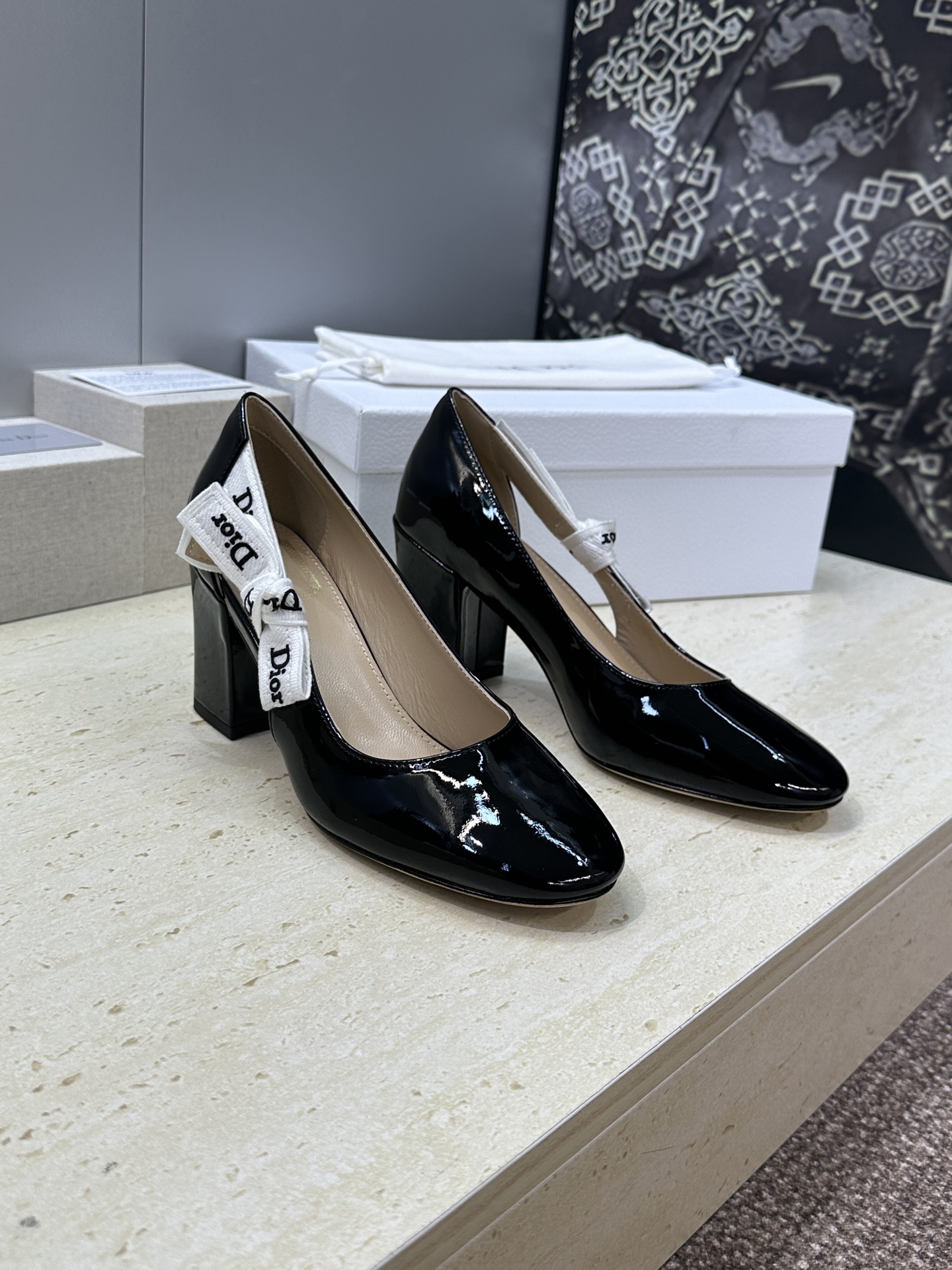 顶级版 J'ADIOR 迪奥 Dior 2026 早春新款高定系列蝴蝶结织带拼色粗跟玛丽珍娃娃女鞋  明