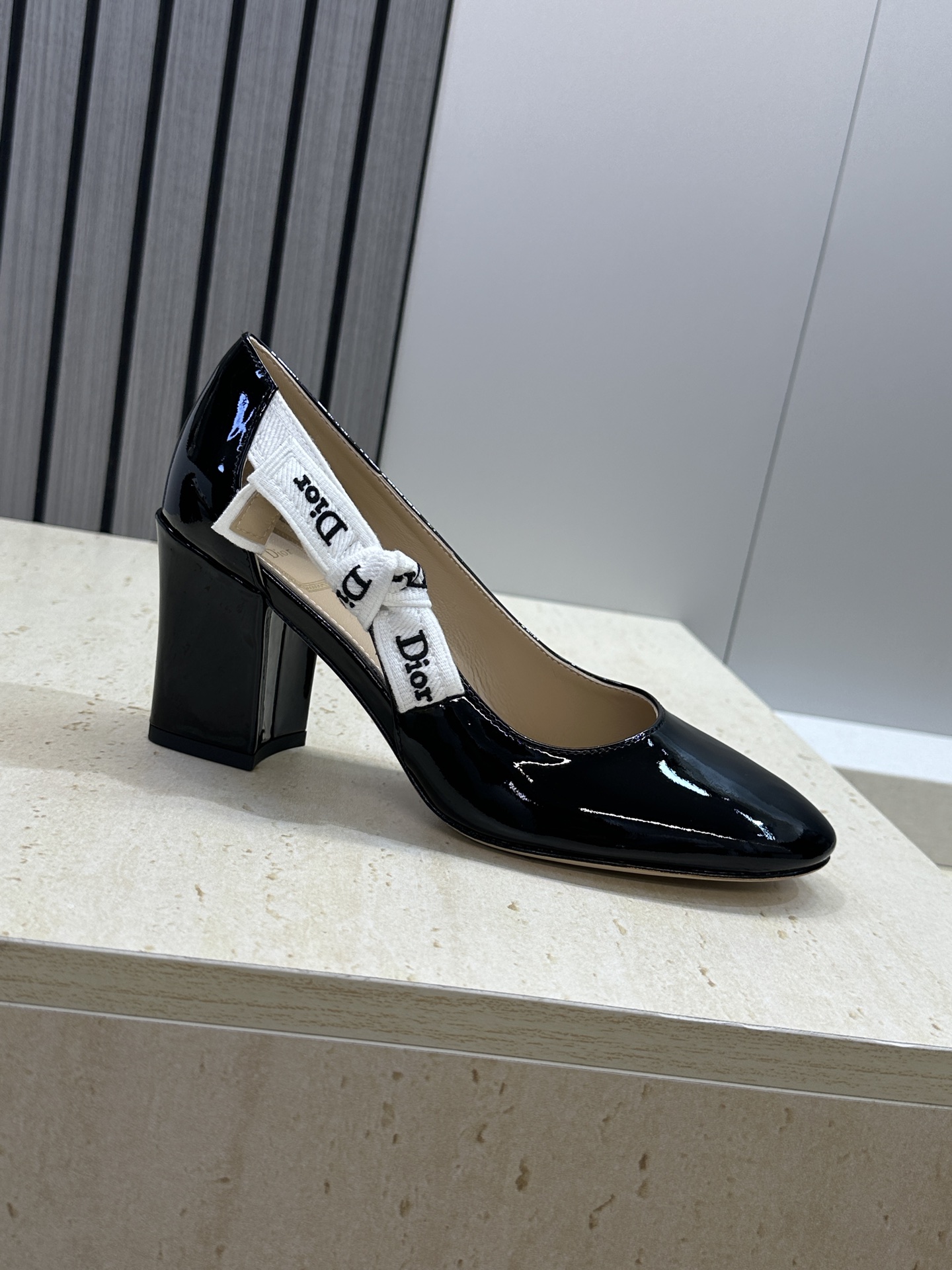 顶级版 J'ADIOR 迪奥 Dior 2026 早春新款高定系列蝴蝶结织带拼色粗跟玛丽珍娃娃女鞋  明